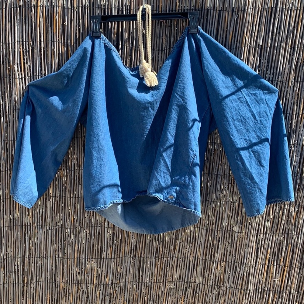 Off the shoulders shirt